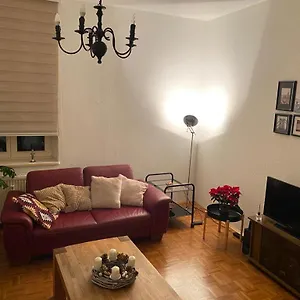 Schone Altbauwohnung Mit Grun In Ruhiger Lage Apartment